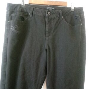 Signature Studio black distressed Jeans with cuffs